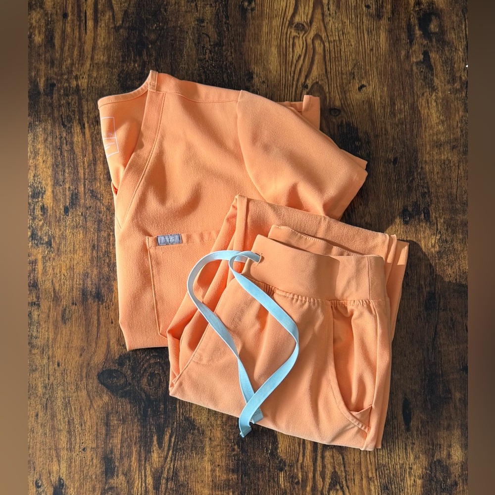 Figs Shaka Orange Scrub Set - XS Catarina top, XXS Zamora bottoms
